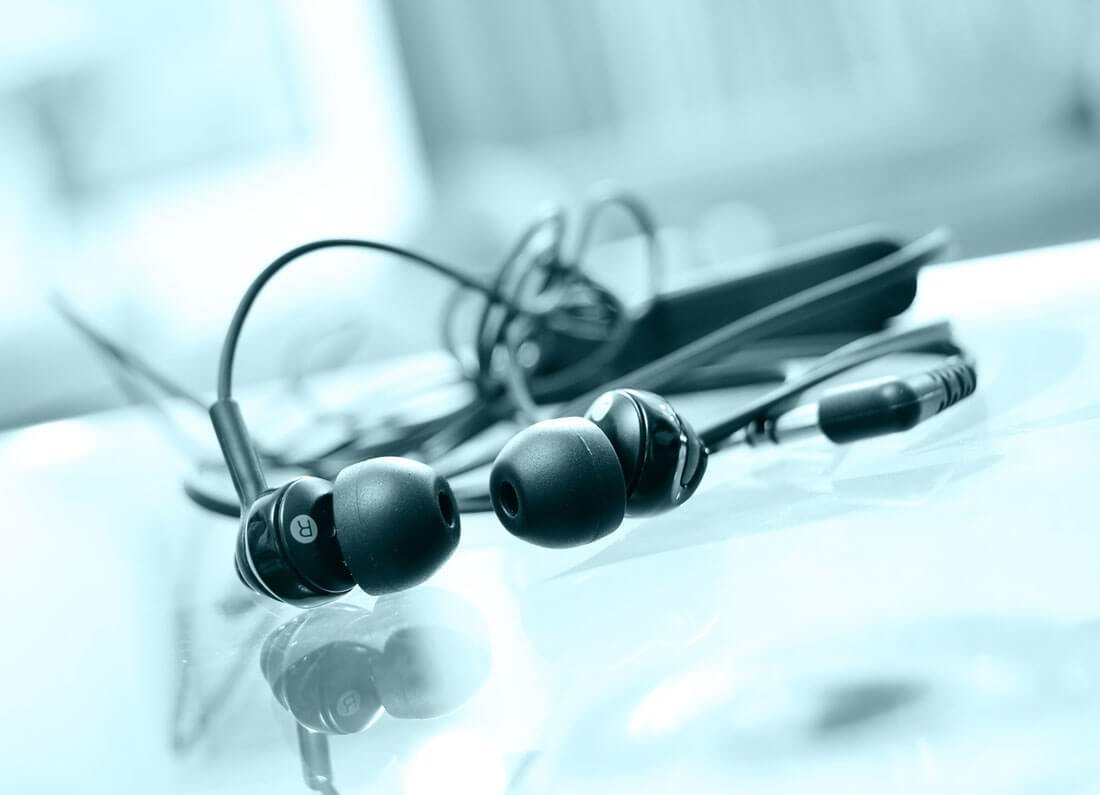 5 Brilliant Ways To Teach Your Audience About Best Branded Earphones